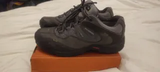 Zapatillas verdoso oscuro y Grises