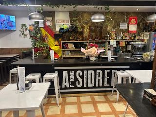 LOTE MOVILIARIO Y MAQUINARIA BAR