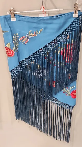 Mantón Flamenco Bordado Azul y Rojo