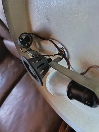 Soporte y tornillo central Lámpara Fase President,