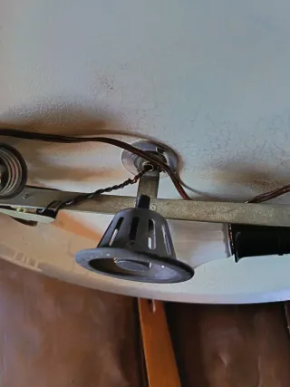 Soporte y tornillo central Lámpara Fase President,