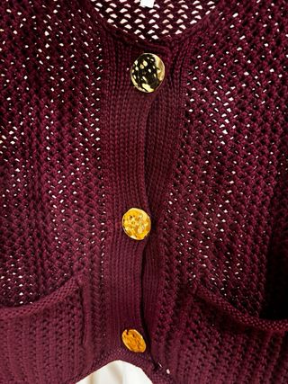 Chal tejido mujer con botones dorados