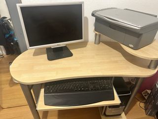 Ordenador Acer Aspire Torre Negra/Plata con mesa