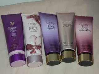 Camiseta Levi's Negra con Logo Brillante Talla M