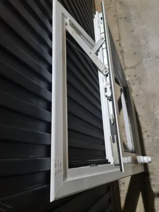 Ventana abatible/oscilobatiente aluminio