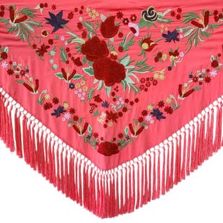 Manton de flamenca coral con bordado rojo