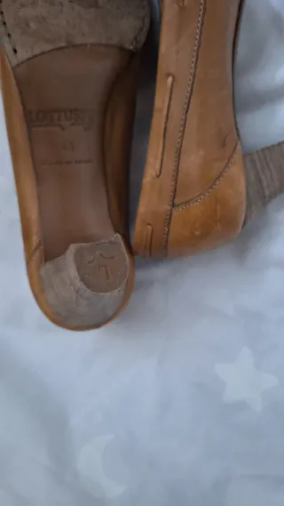 Zapatos de tacón Lotusse color camel