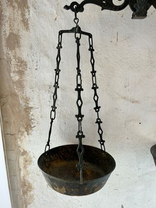 Báscula romana antigua de bronce