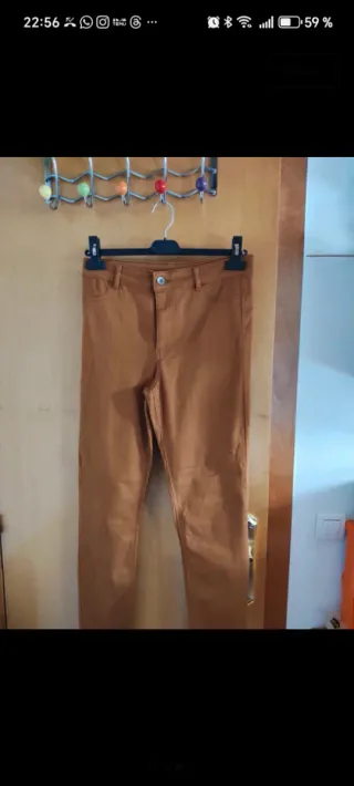 Pantalón elástico marrón