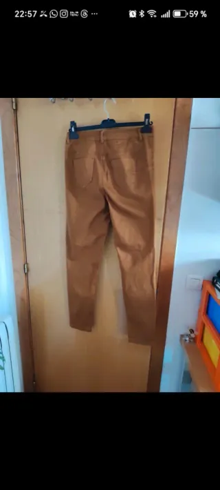 Pantalón elástico marrón