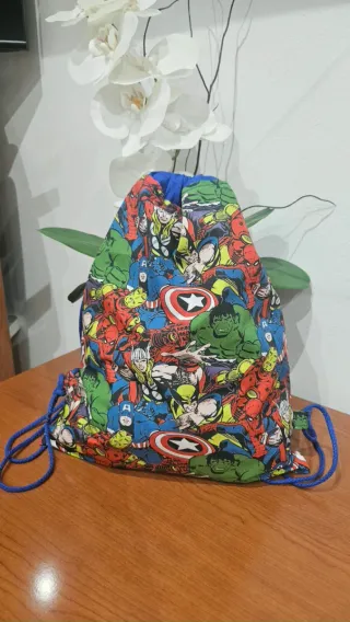 Mochila de cuerdas con estampado de superhéroes