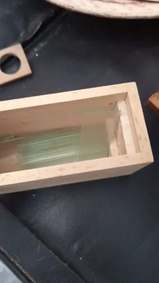 Microscopio Antiguo de Madera