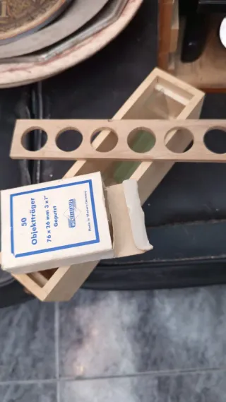 Microscopio Antiguo de Madera