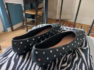 Manoletinas negras tachuelas talla 40