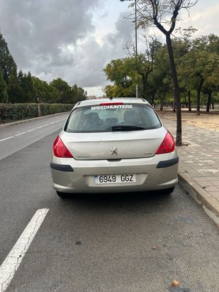Peugeot 308 2008.