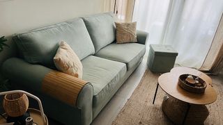 Sofá Diseño verde meta con cojines y puff regalo