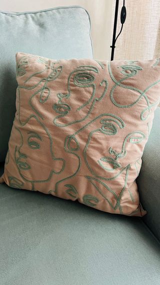 Sofá Diseño verde meta con cojines y puff regalo