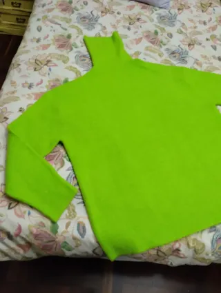 Jersey verde cuello alto