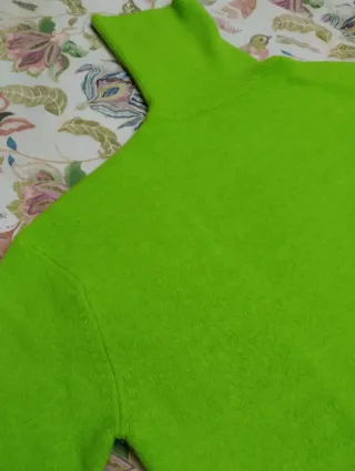 Jersey verde cuello alto