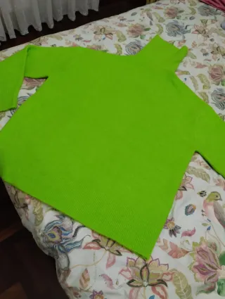 Jersey verde cuello alto