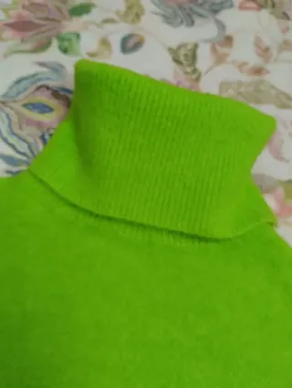 Jersey verde cuello alto