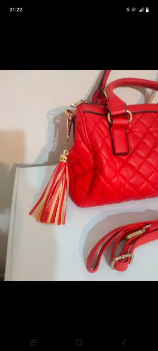 Bolso de mano rojo acolchado