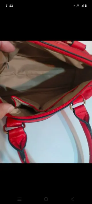 Bolso de mano rojo acolchado