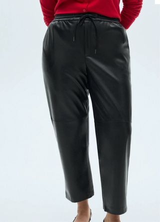 Pantalón efecto piel crop con goma