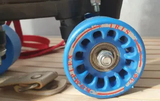 Patines Azemad Eclipse Mini Hockey y rodilleras.