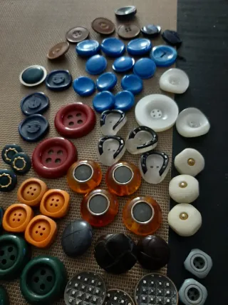 Lote 81 botones vintage. Regalo hebillas antiguas