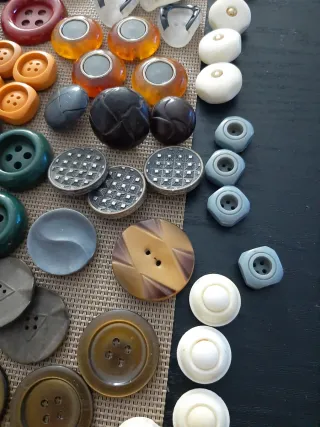 Lote 81 botones vintage. Regalo hebillas antiguas