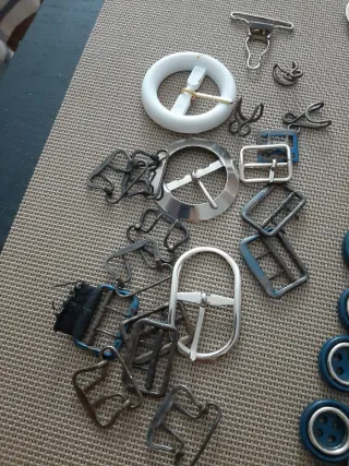 Lote 81 botones vintage. Regalo hebillas antiguas