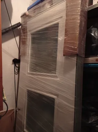 Puerta madera maciza blanca con cristales