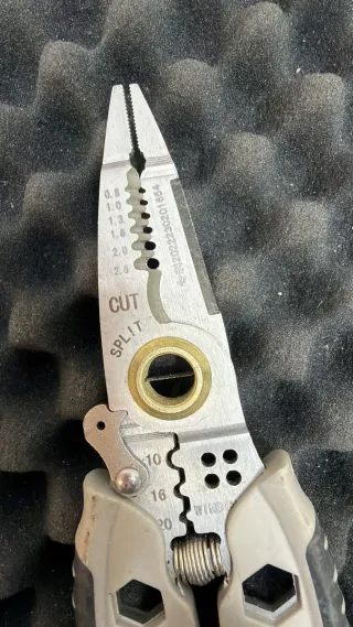 Herramienta multifunción alicates pelacables