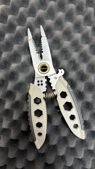 Herramienta multifunción alicates pelacables