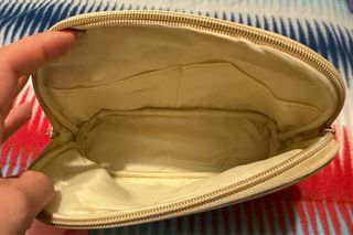 Necessaire dourada com alça