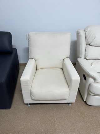 Sillón de tela color hueso. Nuevo