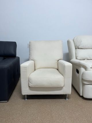 Sillón de tela color hueso. Nuevo