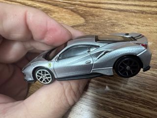 Bburago Ferrari 488 Pista 1:64 Nuevo