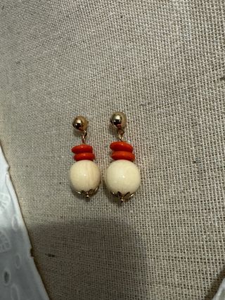 Pendientes coral y beige