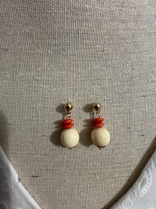Pendientes coral y beige