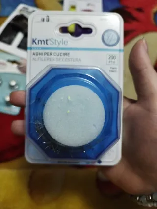 Kit de costura con agujas y cinta métrica