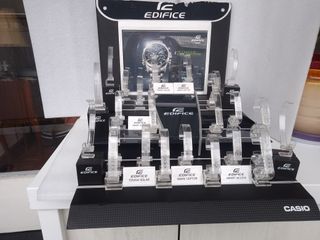 4 EXPOSITORES CASIO Y 1 TITAN