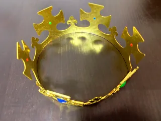 Coroa de Rei Dourada em Plástico