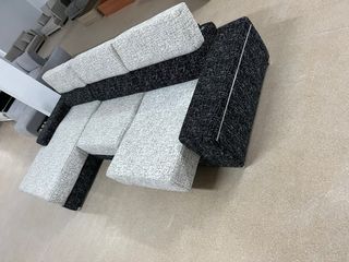 Sofá chaise longue con asientos deslizantes