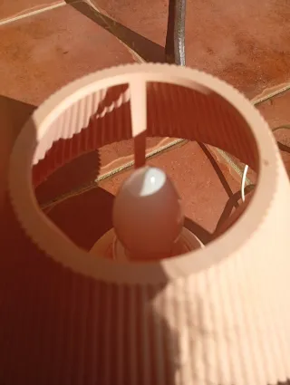Lámpara de mesa rosa