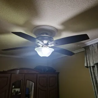 2 sillones reclinables y reposapies.200 cada uno.