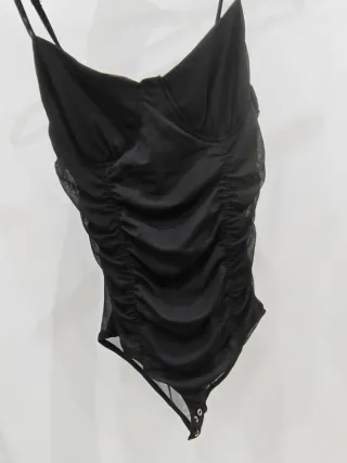 Body negro con transparencias