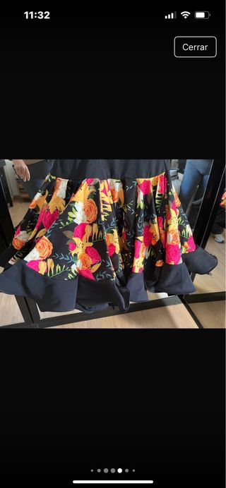 Traje de flamenca negro y multicolor