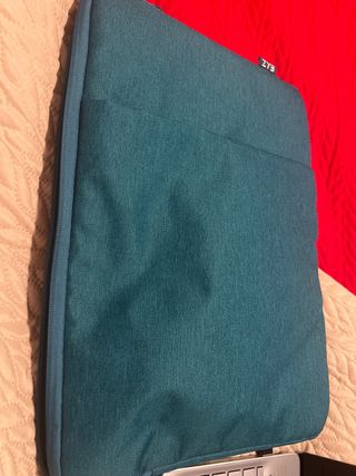 Computadora HP Plata 2 años de uso